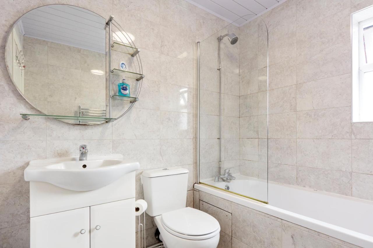 Spacious Home Close To City Centre Location Leeds  Exterior photo