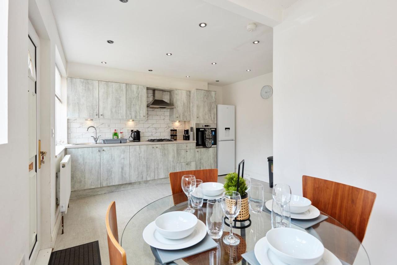 Spacious Home Close To City Centre Location Leeds  Exterior photo