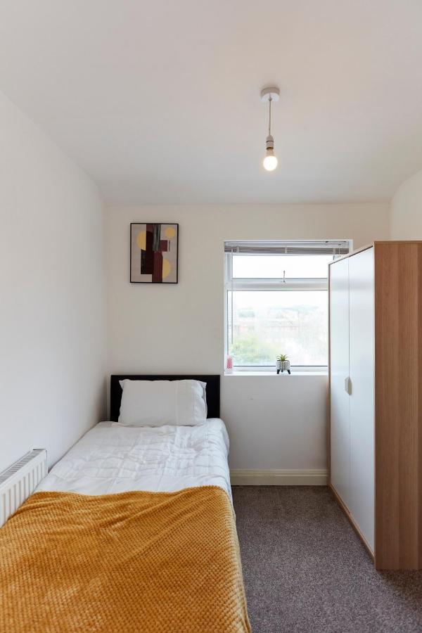 Spacious Home Close To City Centre Location Leeds  Exterior photo